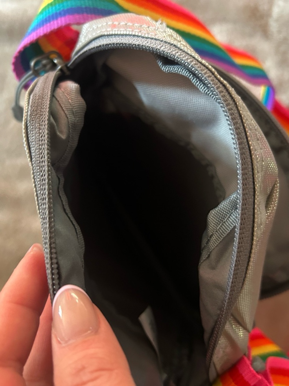Nike Heritage BETRUE Crossbody Bag Silver Rainbow 🌈 PRIDE LGBTQ NWOT - Picture 11 of 12